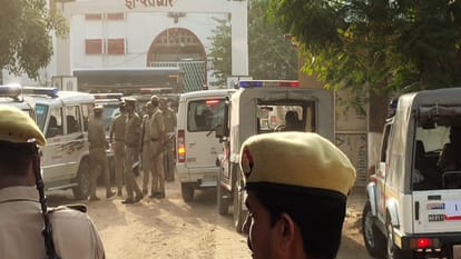 44 prisoners lodged in Jammu jail were brought to Prayagraj by special aircraft shift done in Naini jail
