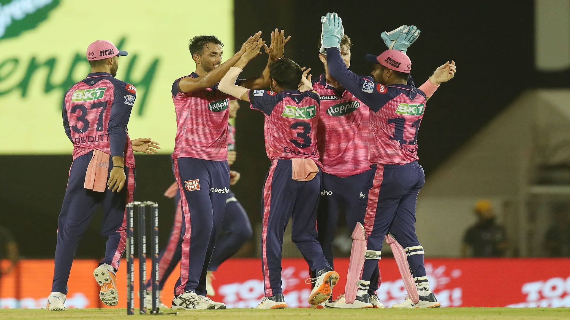 IPL 2022 Playoffs Qualification Equation After KKR vs LSG Match LSg in Playoffs KKR campaign Ends