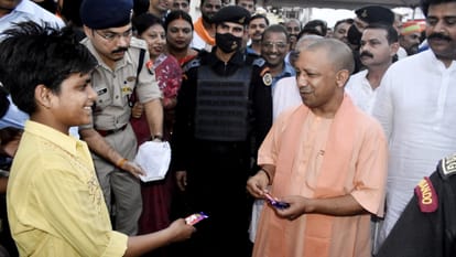 CM yogi officials inspected drain being built on Deoria bypass road
