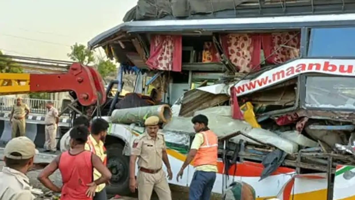 six died in Sirohi Accident Uncontrolled trailer hit two cars