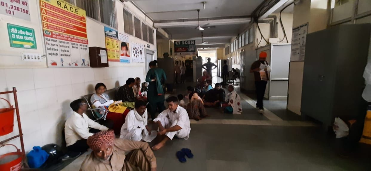 Suddenly the light went off in the trauma center, the patient did not come for half an hour.