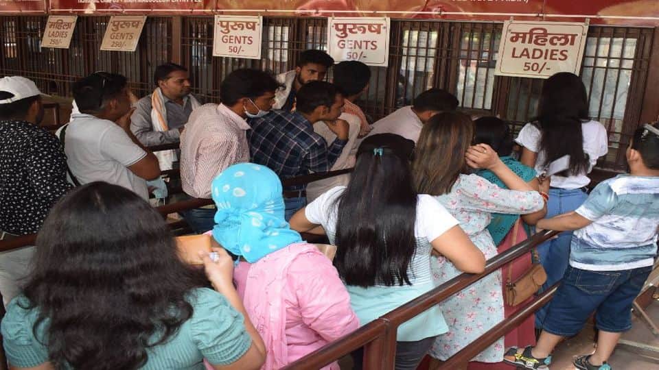 more than 41 thousand tourists visited the Taj Mahal on weekend