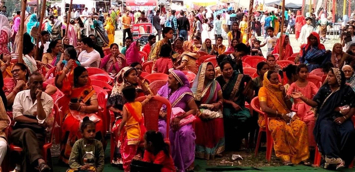 The audience danced on the powerful presentation of women's mangal parties in Nautha Kauthig