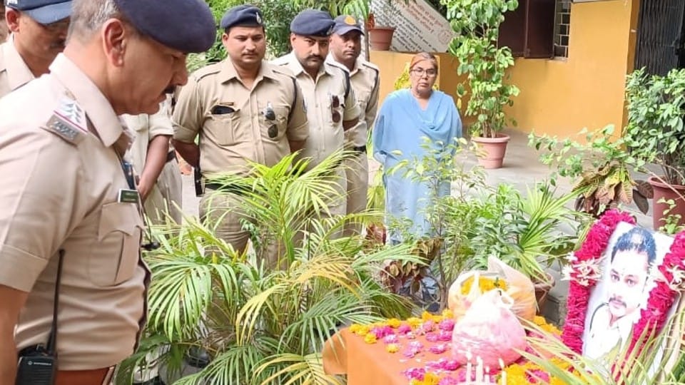 Policemen killed in Guna: SI Jatav was also posted in Indore, police station staff paid tribute to the departed policemen