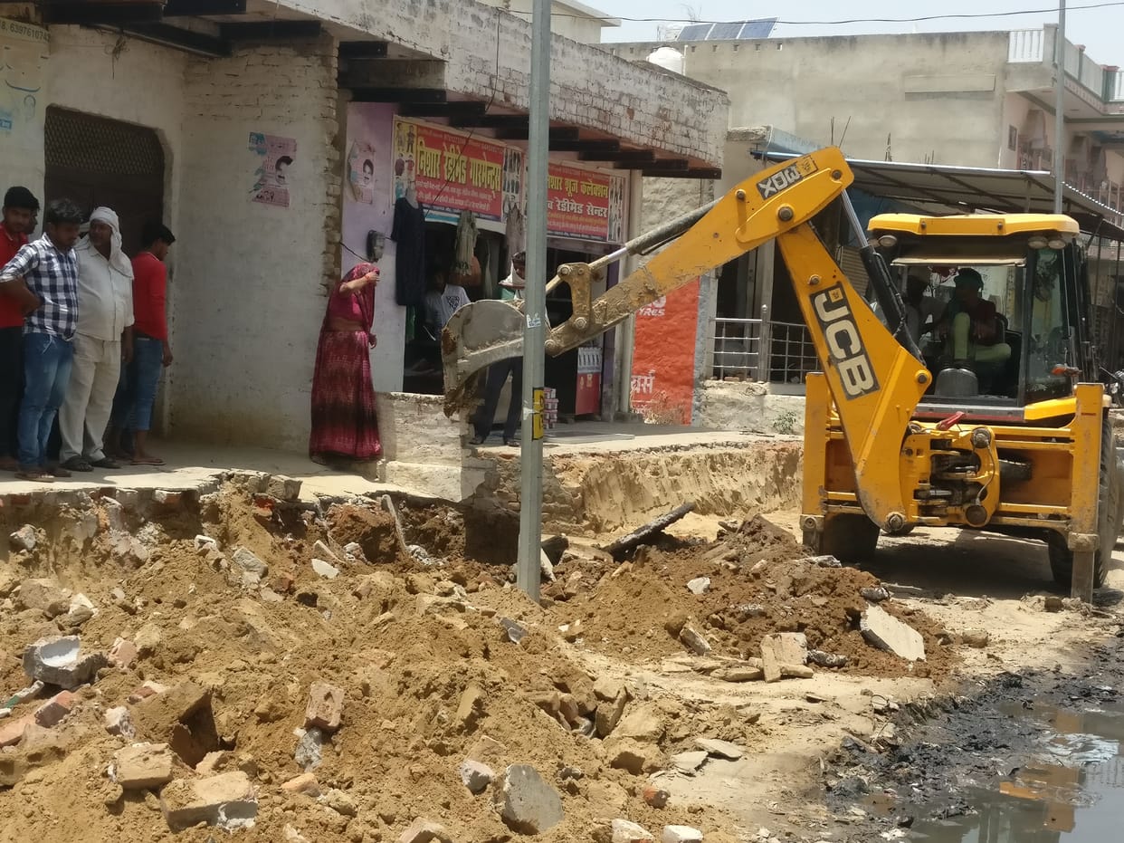 Hathras : fight while removing enchroachemnt