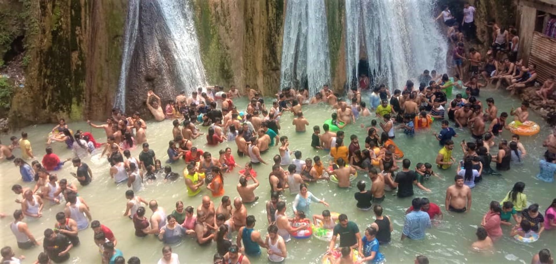 Tourist rush on weekend: People gathered to get rid of heat, Jam, Fun in Mussoorie and Kempty Falls, see pictures