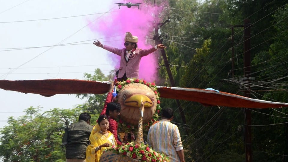 indore news: People who were eager to rob, looted money, gold and silver riding on a chariot, today will be the initiation of ten-year-old Siddham