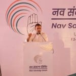 पूर्व कांग्रेस अध्यक्ष राहुल गांधी उदयपुर में चिंतन शिविर में बोलते हुए