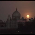 चांदनी रात में चमकता ताजमहल