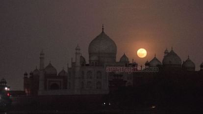 Tickets are available seven days in advance to visit Taj Mahal in moonlight in Agra