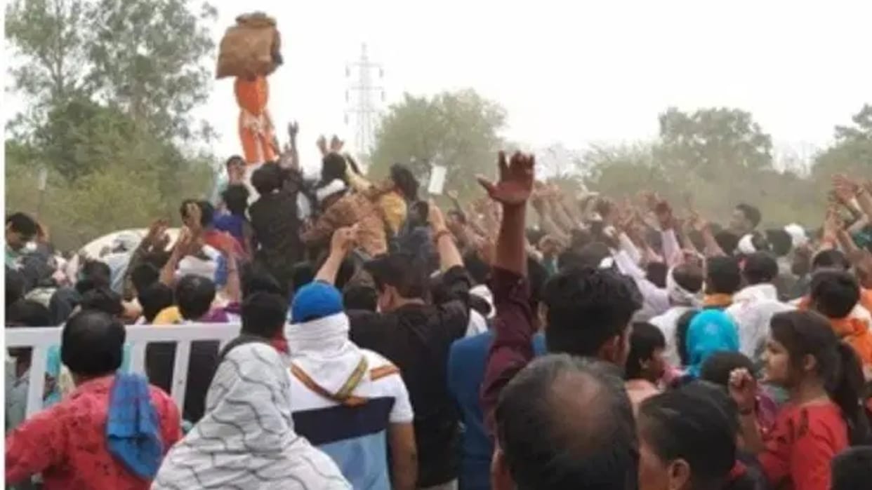 Bageshwar Dham Madhya Pradesh: Crowd gathered while taking coconut of Prasad, 17 devotees injured in stampede