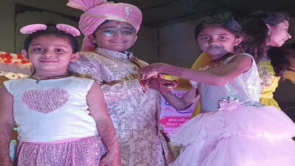 Indore news: Ten year old Siddham became Shri Chandrasagar Maharaj, listened to lullaby in mother's lap, tied Rakhi with sisters, then walked on the path of restraint