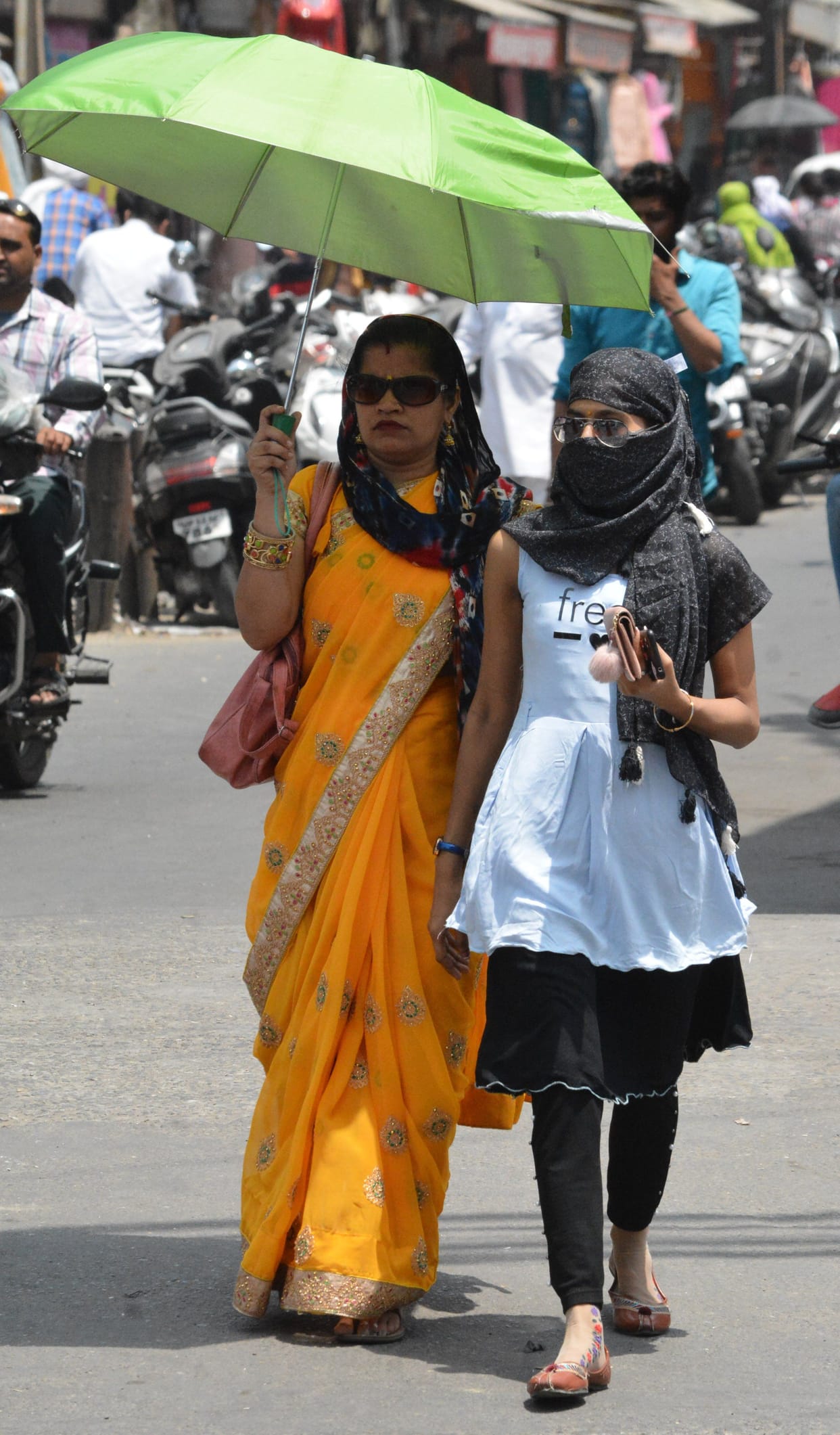 The mercury crossed 41 degrees, the heat released the sweat