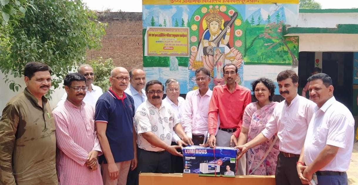 Computers and fans will run on solar energy in Hakikatpur school