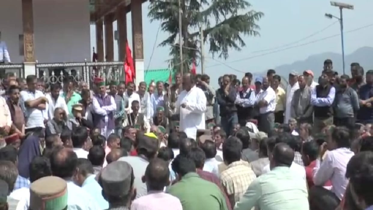 Demand for giving tribal status to the old areas of Chopal in Mahakhumli