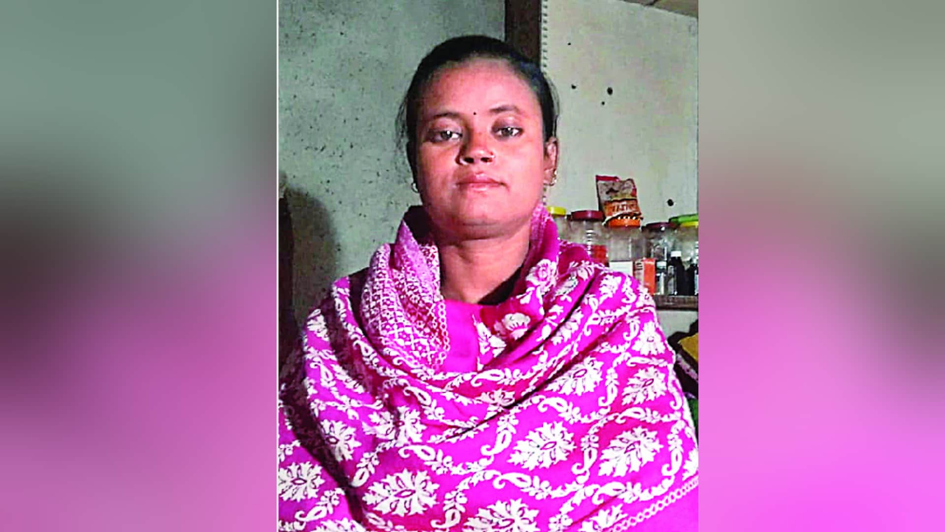 Delhi Mundka Fire Incidents Musarat husband Akbar says Showing the burnt dead body, sir, whom should I take away