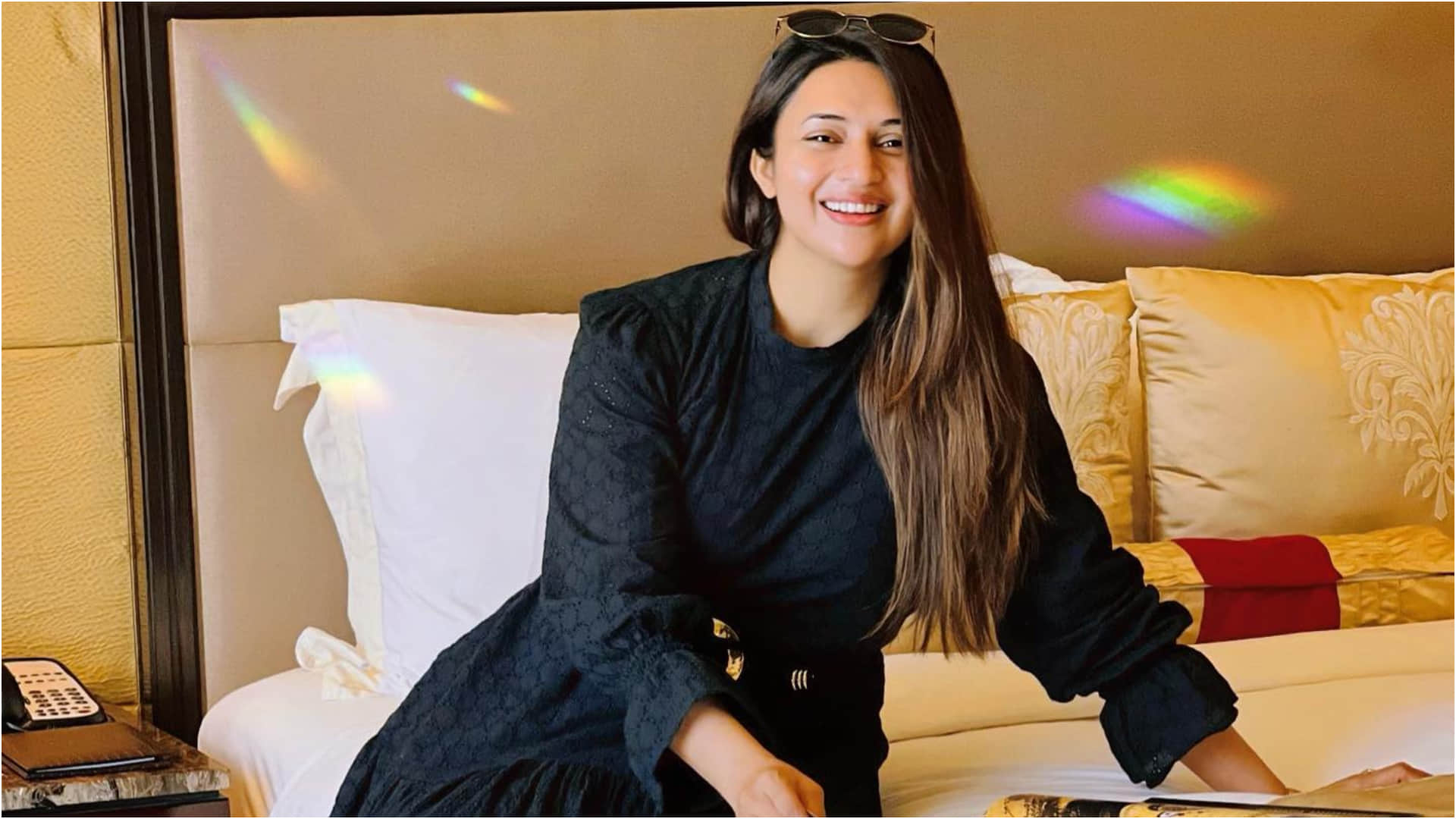 divyanka tripathi beautiful stylish photo fans go crazy for her smile