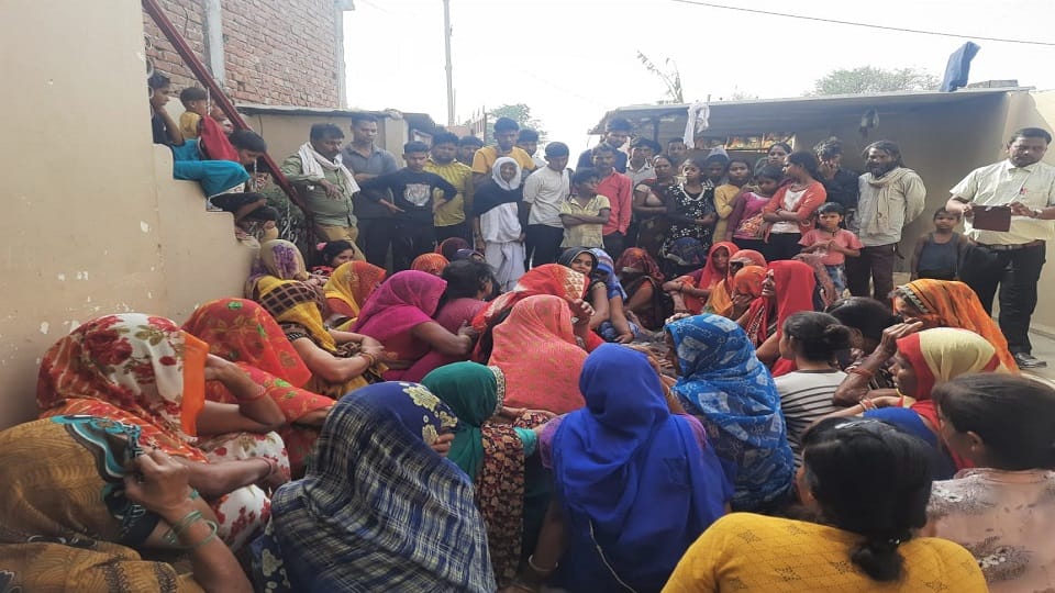 husband committed suicide by hanging after quarrel with his wife in Tundla