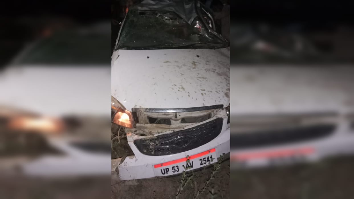 Speeding car overturns in ditch two killed one injured in gorakhpur