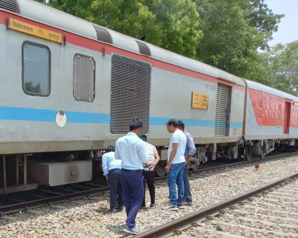 Danapur Express saved from becoming a burning train