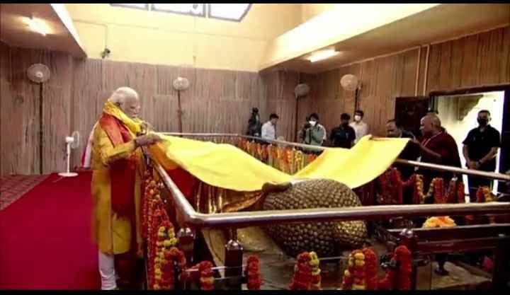 pm modi worship in buddha temple