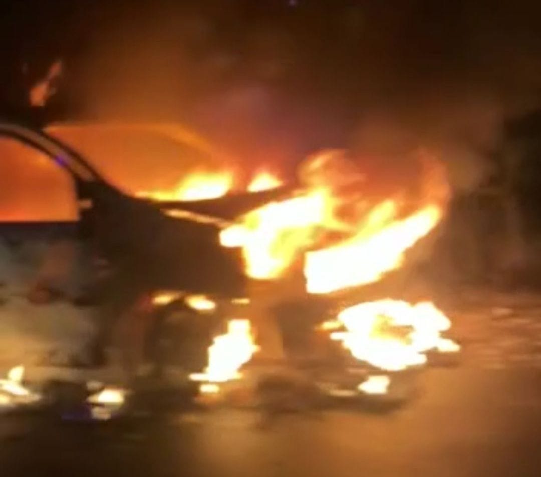 Kanpur Dehat: Fire in moving car on Jhinjhak-Rasulabad road, driver scorched
