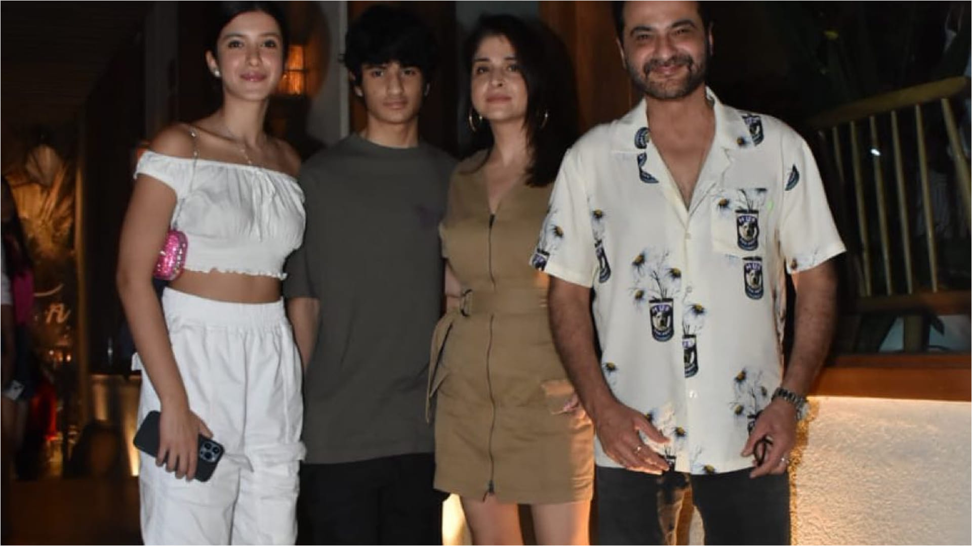 Maheep Kapoor in Black Short Dress Looks More Stylish Than Daughter Shanaya Kapoor News in Hindi