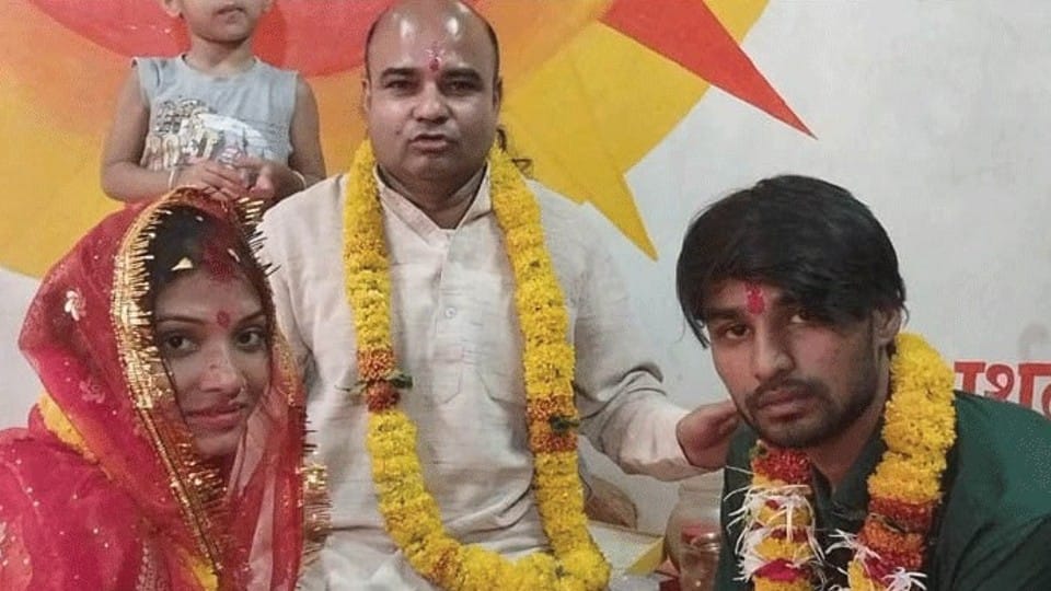 Indore news: Friendship on Instagram, love met, married seven days ago and then hanged, police is investigating
