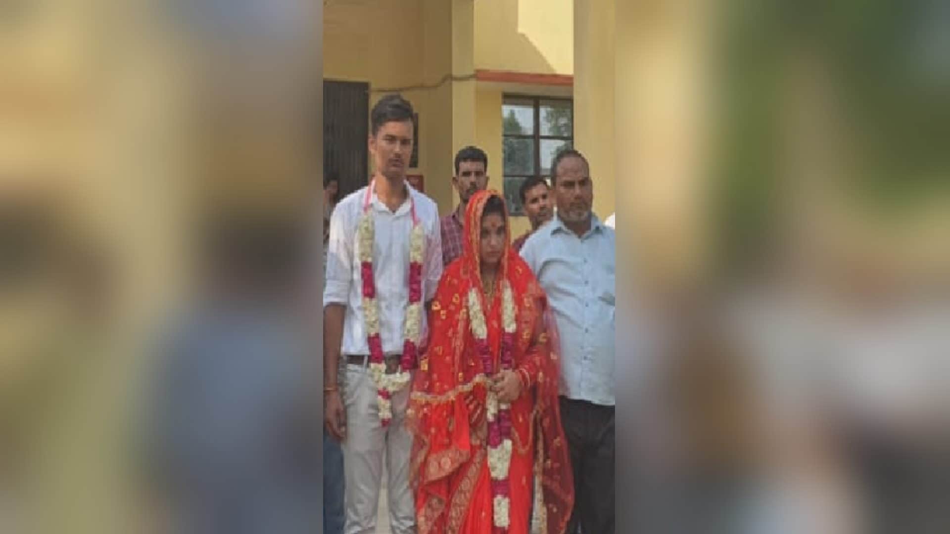 UP News: A lover couple marry in police station in Meerut see photos