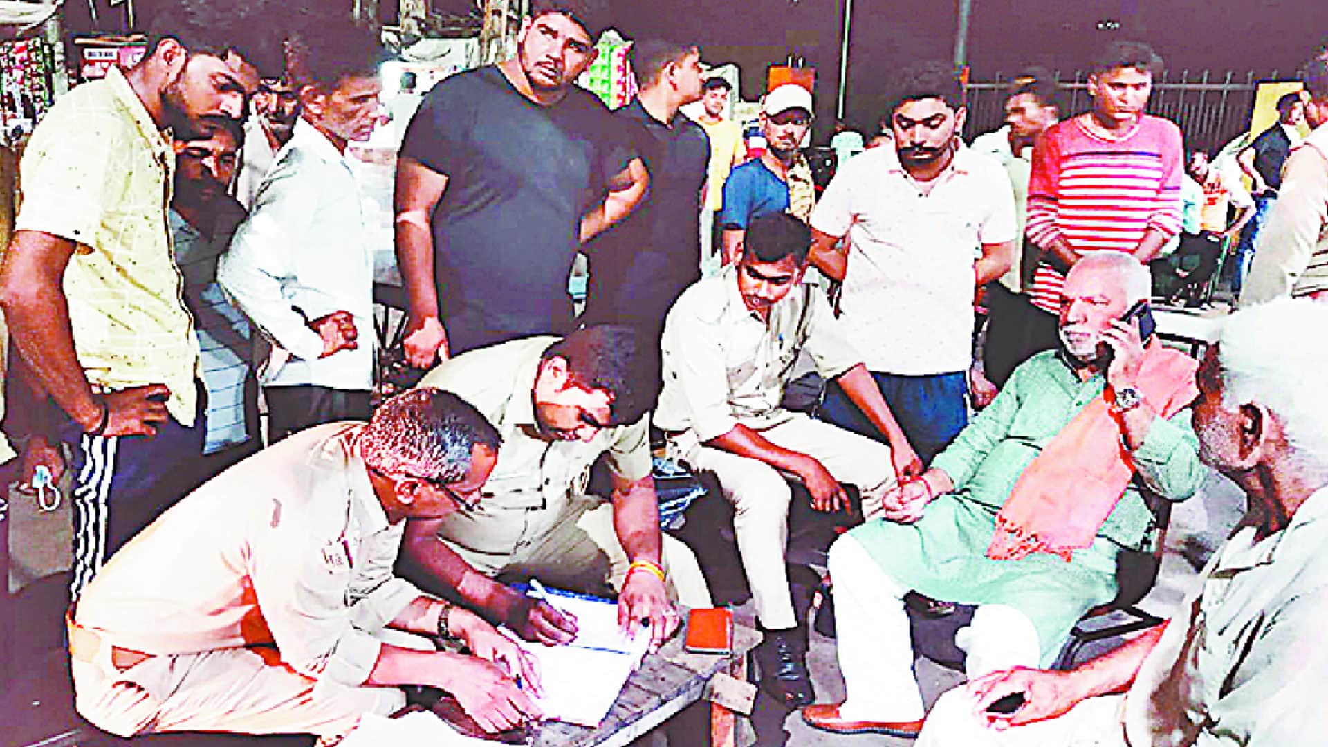 Murder in Meerut: police is not action against accused but youth has shot dead after complained