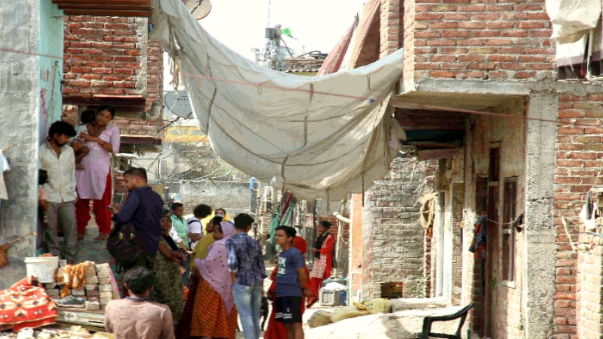 Delhi Mundka Fire bhagya vihar more than 10 daughters use to work in company many still missing