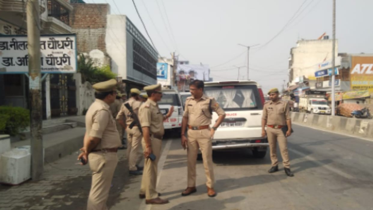 Muzaffarnagar: accused who ran away from the police was crushed by the truck, died