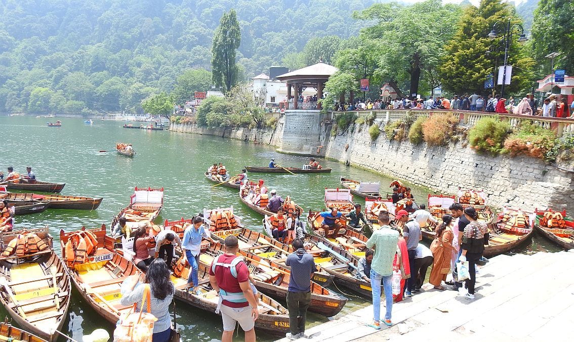 Tourist places buzzing with tourists