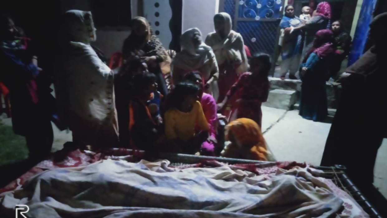 Bijnor News: a girl died under debris of roof during strong storm