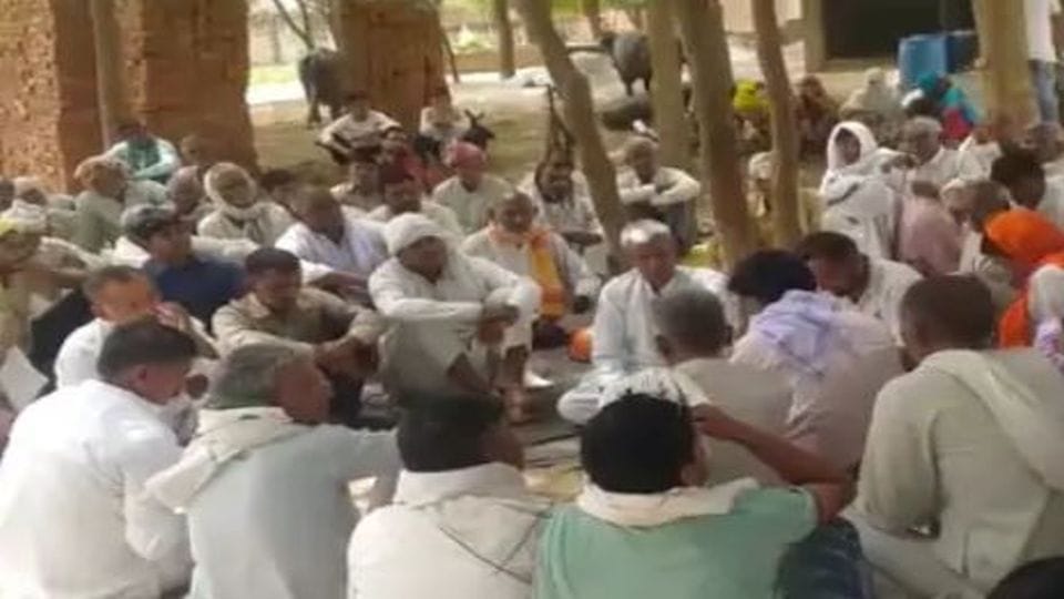 Farmers held Panchayat against land acquisition for Greater Agra and land parcel