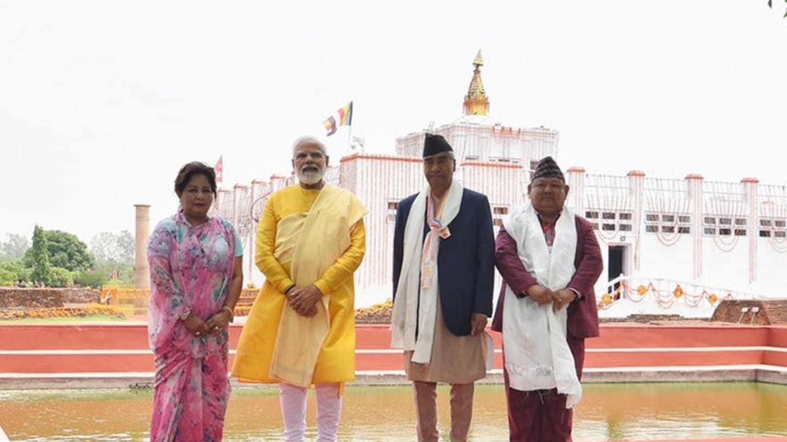 प्रधानमंत्री नरेंद्र मोदी और नेपाली प्रधानमंत्री देउबा