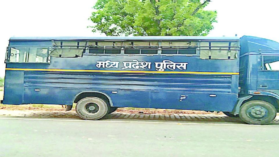 groom reached to get married in police custody in firozabad