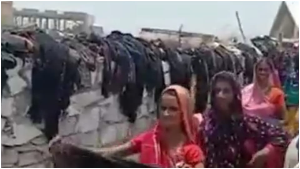 Rahul Gandhi Beneshwar Dham sabha no entry for black clothes