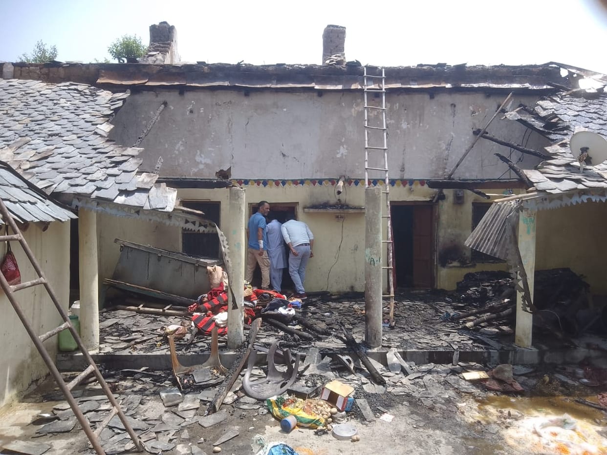 house burnt to ashes due to fire in Chamukkha Kolhapur