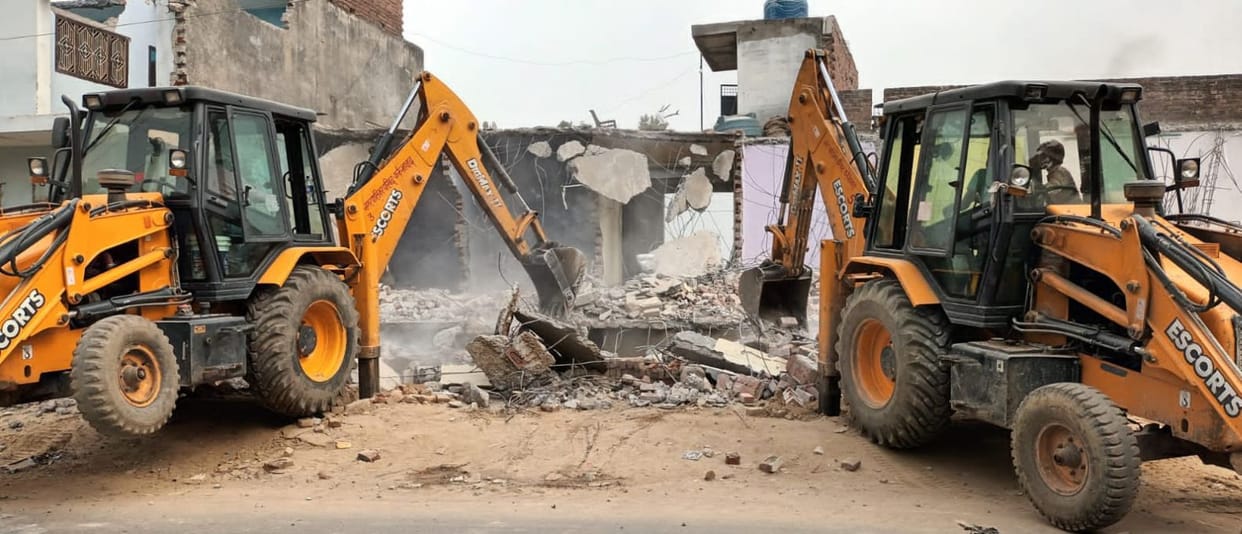 atikraman,farrukhabad news,buldoger