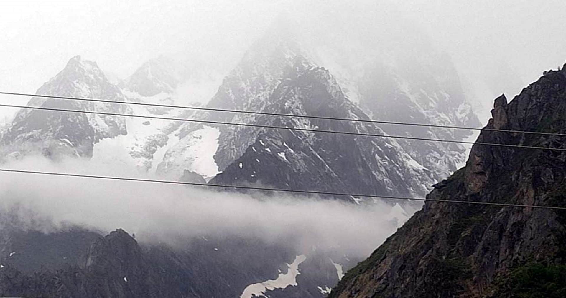 Uttarakhand weather Today: Snowfall in Badrinath and Waterfalls freeze in Niti valley photos