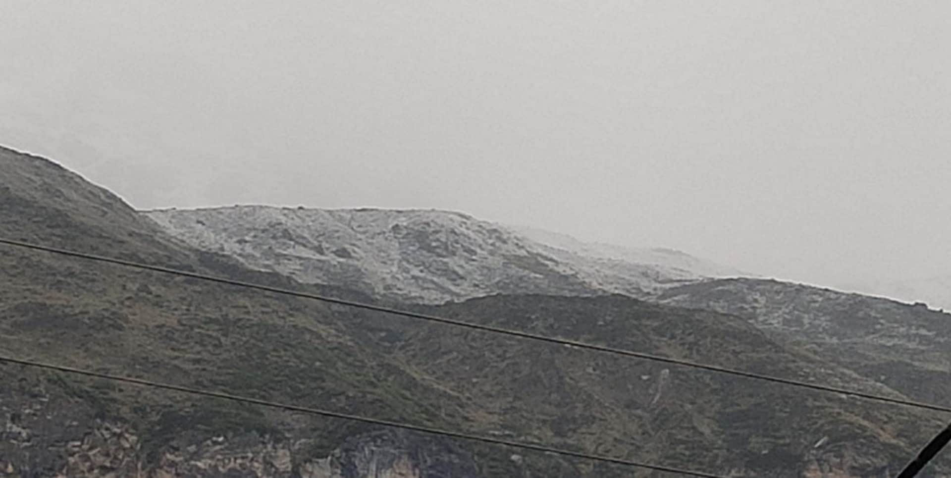 Uttarakhand weather Today: Snowfall in Badrinath and Waterfalls freeze in Niti valley photos