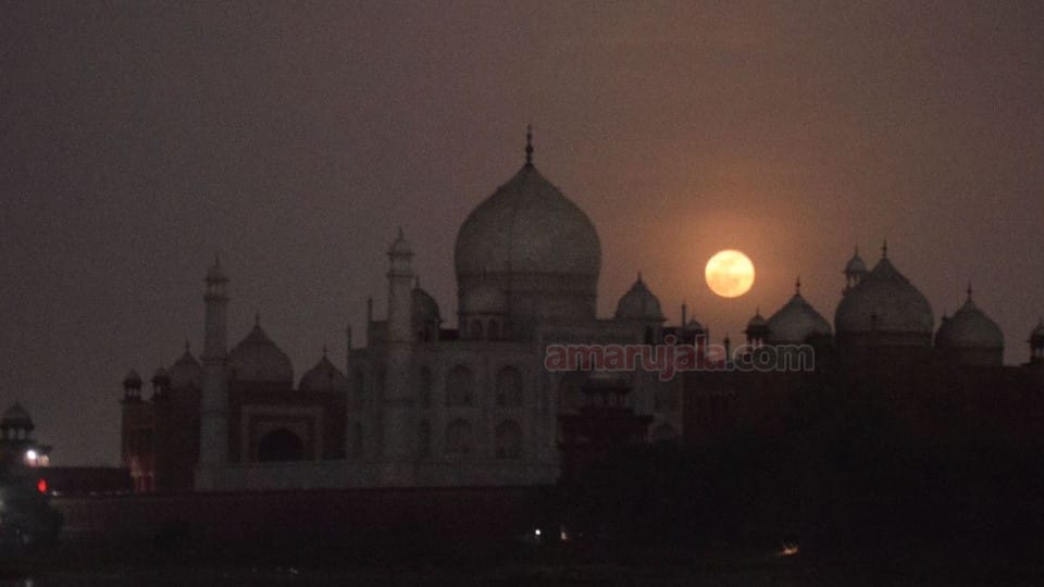 Tourists visited Taj Mahal at Full Moon Night on Buddha Purnima