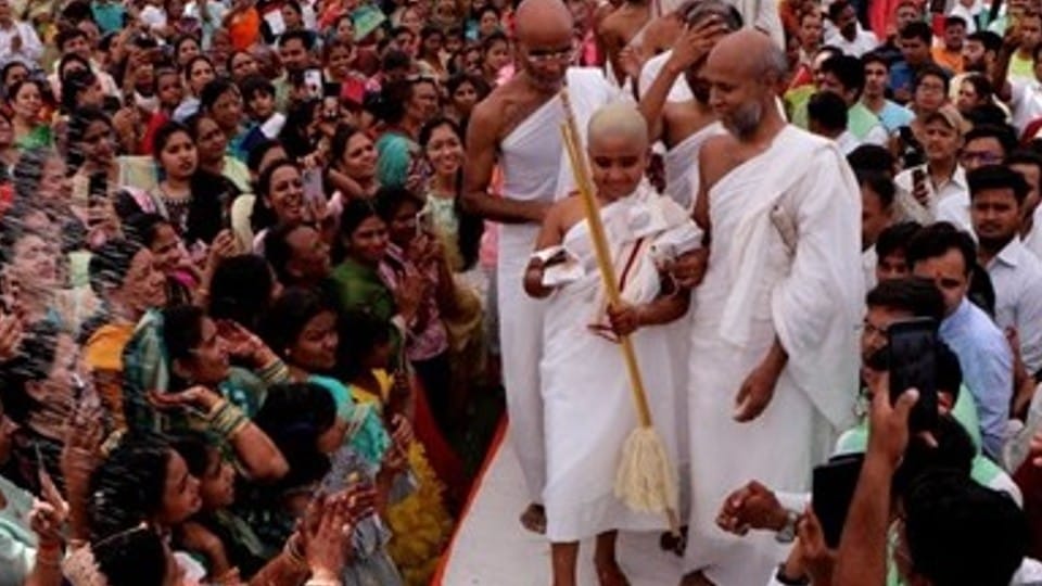 Indore news: From the age of five, I had thought to become a saint, have done penance in Jain worship, five hundred verses are memorized,