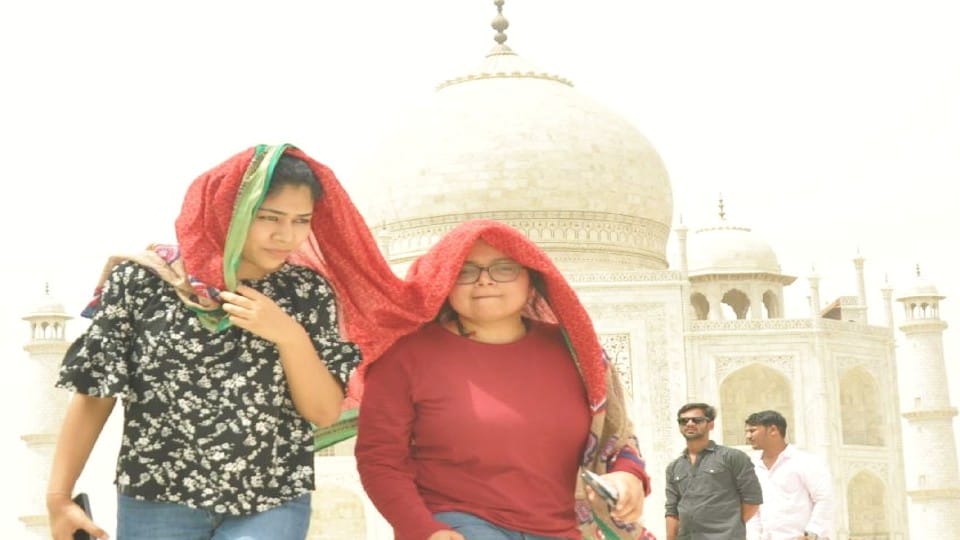 Tourists visited Taj Mahal at Full Moon Night on Buddha Purnima