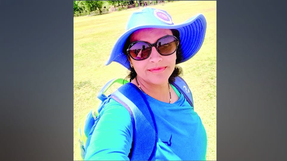 udhampur physical education teacher pooja sharma  coaching girls to play and make career in cricket running academy