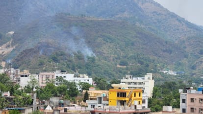Vaishno Devi Fire Incident Major Fire Broke Out surajkund hills Near Cave Of Shri Mata Vaishno Devi in Jammu  Kashmir Chopper service affected due to smoke