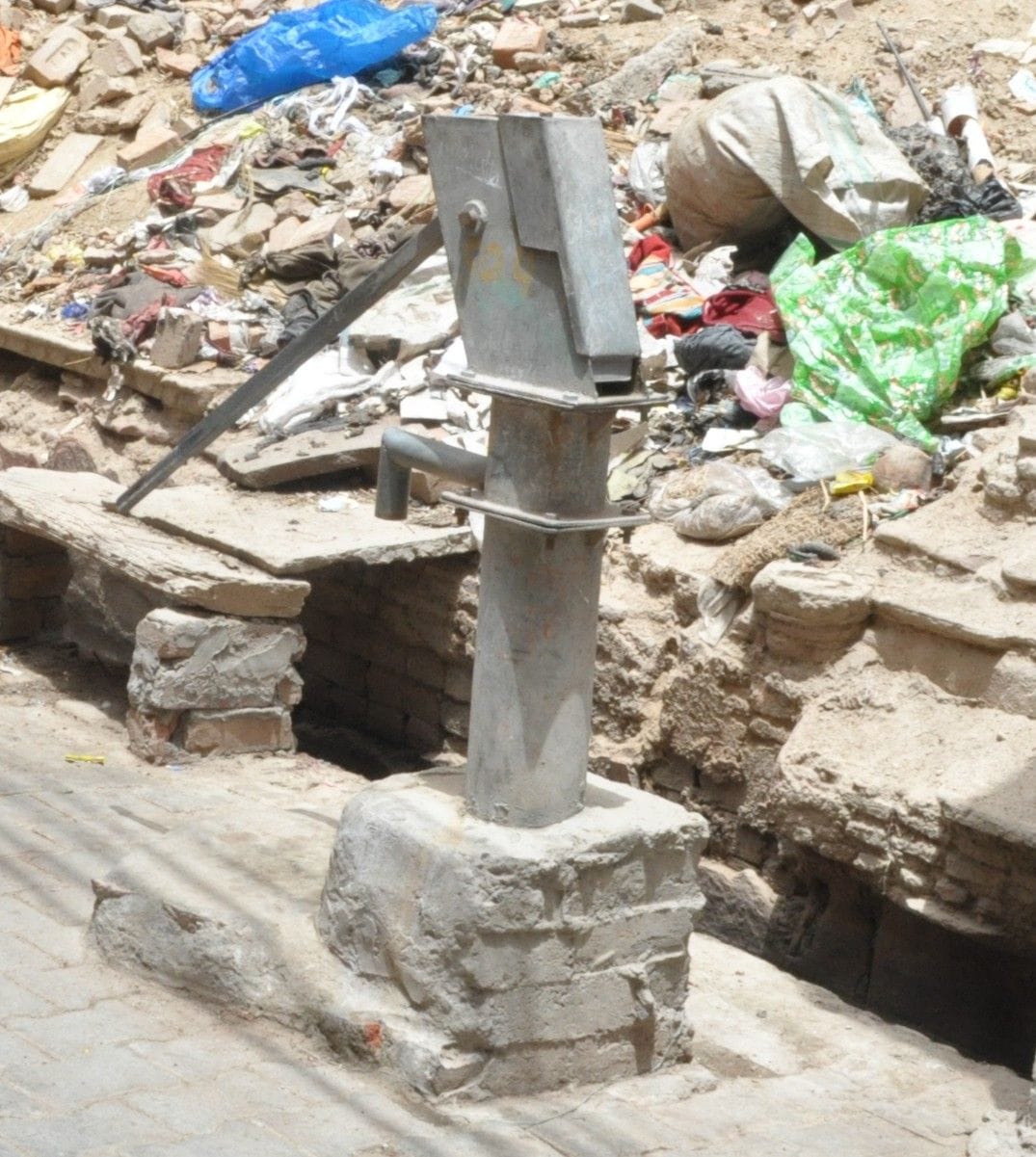 Hathras: Connection not given even in Amrit scheme, hand pump is also bad