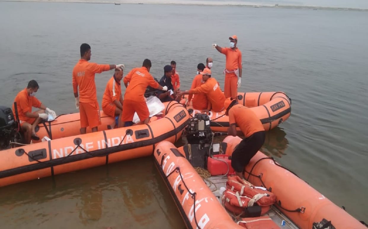 Three dead bodies found in ganga in varanasi who drowned yesterday in this two cousins From Jharkhand