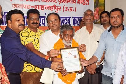 शाहजहांपुर में सोमवार को उद्योग व्यापार प्रतिनिधिमंडल कंछल गुट के खिरनीबाग स्थित कार्यालय पर र?